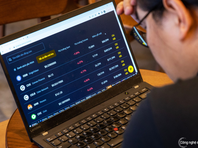 Khủng hoảng thị trường crypto, giá Bitcoin tụt về 17.500 USD