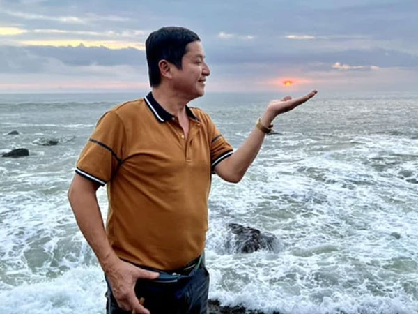 NSƯT Chí Trung trầm ngâm khi bước sang tuổi mới: Bỏ tuổi trẻ kiếm dúm tiền vàng, lúc thu 'lỗ toàn phần'
