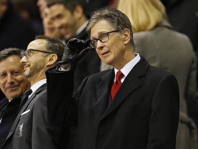 Tại sao giới chủ Mỹ chán bóng đá, rao bán Liverpool?