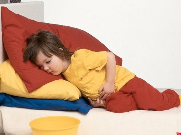 Bé 18 tháng tuổi nguy kịch vì tiêu chảy, BS cảnh báo những sai lầm của bố mẹ khiến bệnh thêm nặng
