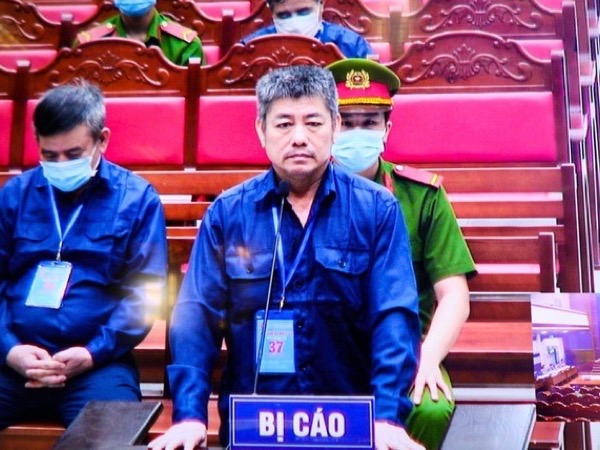 Vụ 200 triệu lít xăng lậu: Cựu đội trưởng chống buôn lậu nhận "có tội"