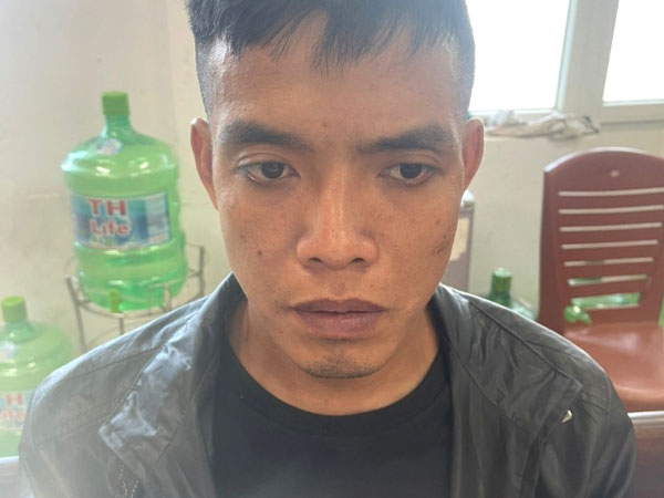 Ra tù không về nhà, dùng dao uy hiếp, trói nhốt 2 nữ sinh viên để cướp