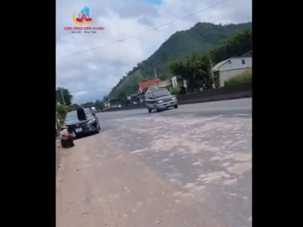 Nguyên nhân người phụ nữ bị đạp liên tục vào đầu giữa quốc lộ đông người