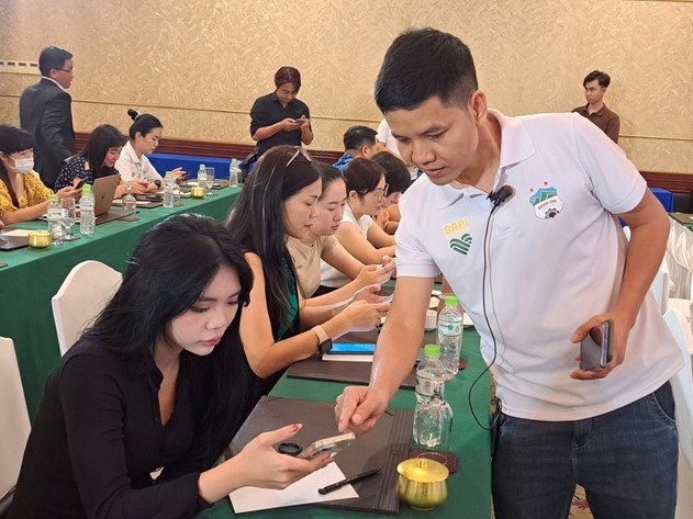 Vừa lãi 1.001 tỉ đồng, bầu Đức bán “heo ăn chuối” online