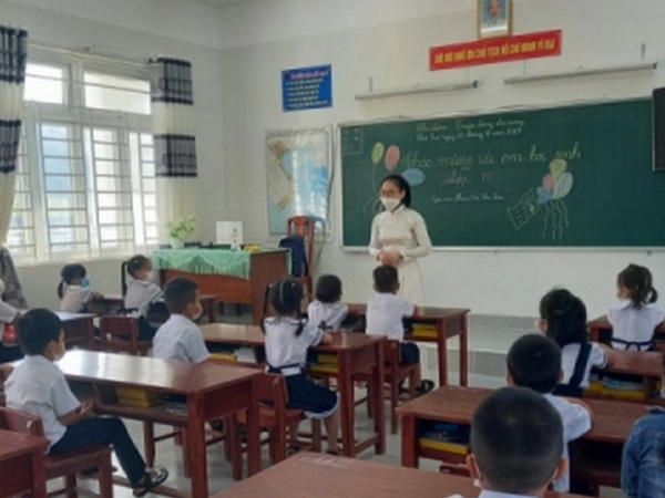 Tăng lương cơ sở lên 1,8 triệu, lương giáo viên tiểu học cao nhất là bao nhiêu?
