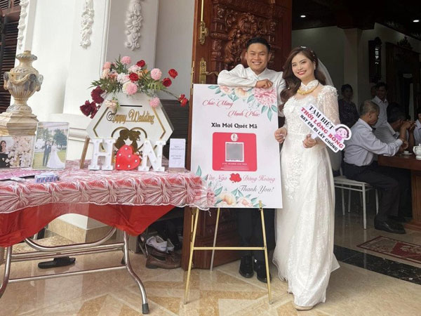 Đám cưới lạ ở Bắc Ninh khiến dân mạng tò mò: Cô dâu chú rể làm sẵn mã QR cho khách mời chuyển tiền mừng