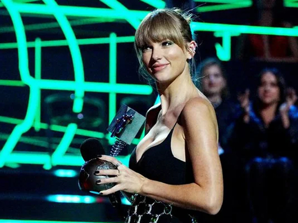 MTV EMAs 2022: Taylor Swift thắng đậm, Lisa (BLACKPINK) tiếp tục làm nên lịch sử