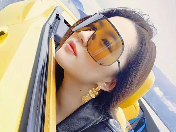 Lưu Diệc Phi tuổi 35 giàu có, sở hữu loạt siêu xe trị giá trăm tỷ đồng