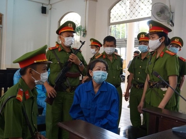 Xét xử trùm buôn lậu Mười Tường: Bà trùm 'tố' chủ mưu vận chuyển 500.000 USD và 30.000 USD 'không cánh mà bay'