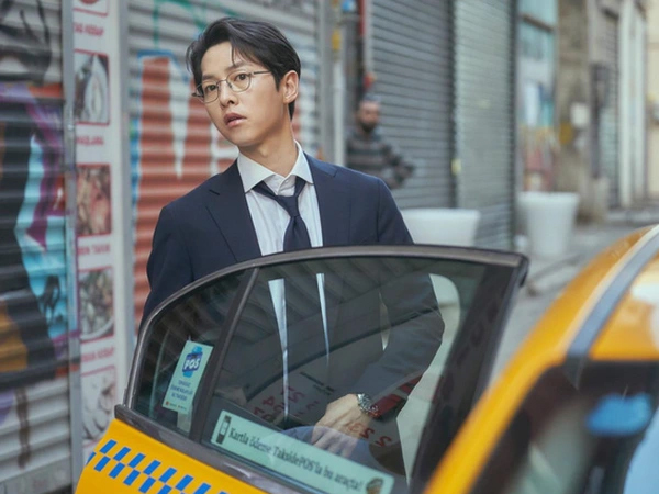 Song Joong Ki gây sốt với hai hình tượng nhân vật đối lập trong phim mới