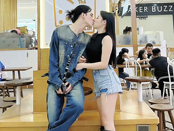 Trần Đức Bo công khai bạn gái mới, còn 'khóa môi' giữa chốn đông người?