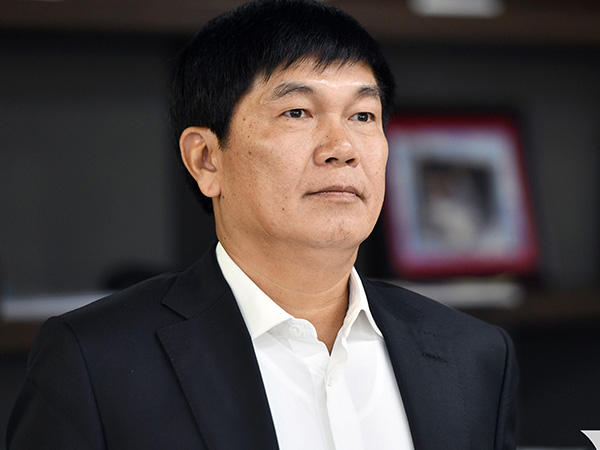 VN-Index xuống đáy mới, Forbes thôi tính tài sản 2 tỷ phú Việt