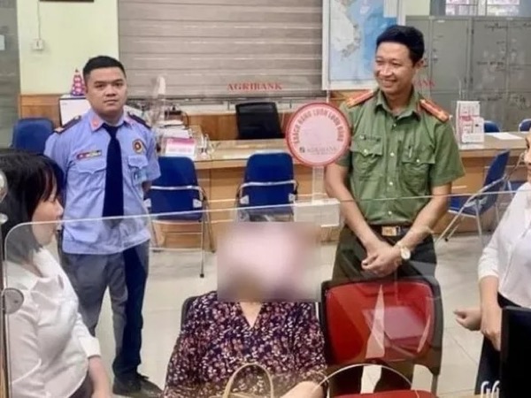 Một bà cụ suýt mất 1,2 tỉ đồng vì đối tượng mạo danh Bộ Công an