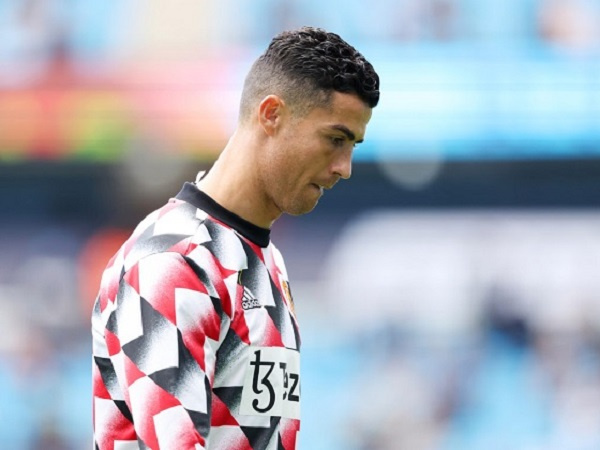 MU bị cáo buộc 'không tin' con gái Ronaldo nhập viện