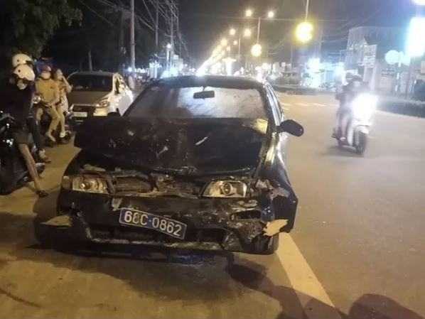 Xe biển xanh gây tai nạn liên hoàn, tông chết nữ sinh rồi bỏ chạy