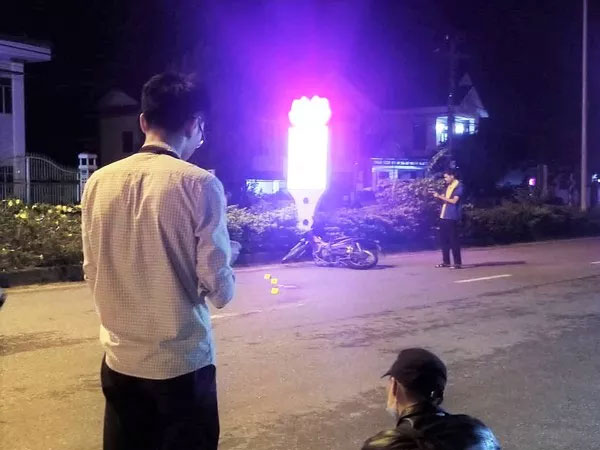 Lộ hành vi mờ ám của người đàn ông sau cú va xe máy vào người đi bộ