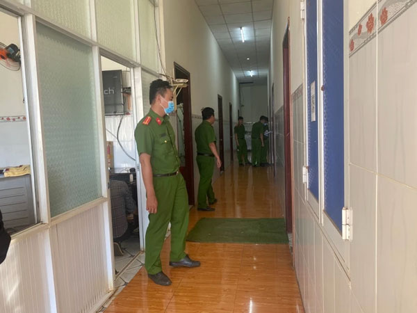 Phát hiện cặp vợ chồng tử vong trong nhà nghỉ, mỗi người một tư thế