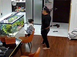 Clip: Tổng hợp những pha ông bố bị cô con gái lên 2 'củ hành' khiến dân mạng thầm ghen tị