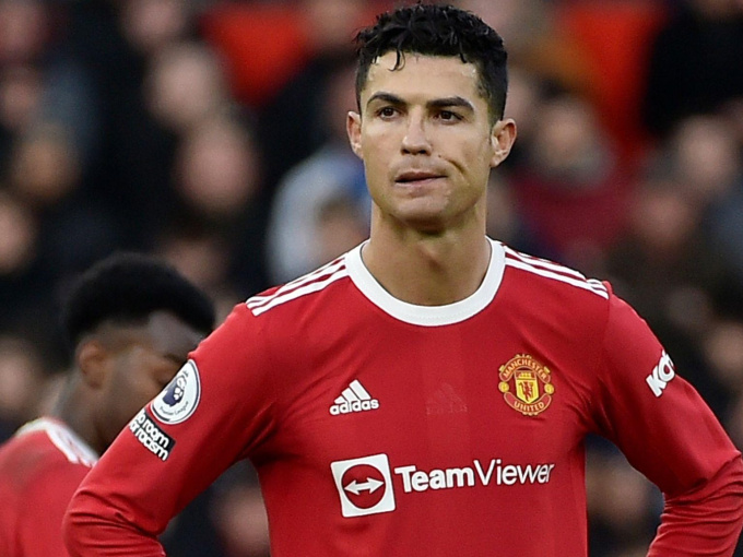 Báo Anh: MU xem xét hủy hợp đồng, khởi kiện Ronaldo