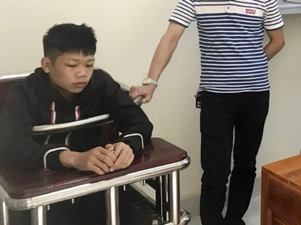 Thanh niên 16 tuổi dùng dao cứa cổ chủ hiệu cầm đồ để lấy lại xe máy
