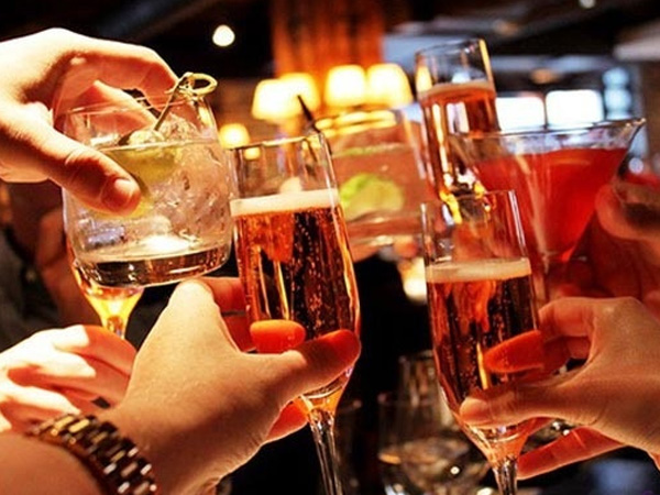 7 loại nước tuyệt đối không uống vào buổi tối: Làm mất ngủ cả đêm, hại tim gan, tăng cân vù vù lại già sớm