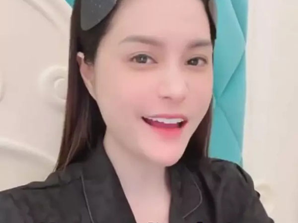 Nữ đại gia Đoàn Di Băng thanh minh về phát ngôn 'Cho con ngồi hạng thường để giữ yên tĩnh khoang thương gia'