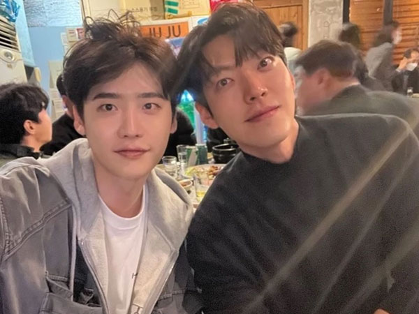 3,6 triệu người phát sốt vì đôi bạn thân Lee Jong Suk - Kim Woo Bin hội ngộ