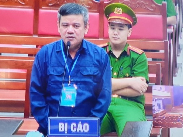 Vụ buôn lậu gần 200 triệu lít xăng: Cựu Đội trưởng chống buôn lậu bị đề nghị 16 năm tù