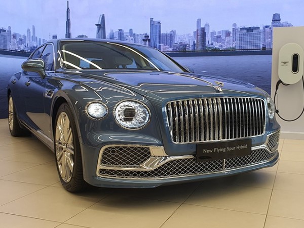 Cận cảnh Bentley Flying Spur Hybrid 2023 hơn 16 tỷ tại Việt Nam
