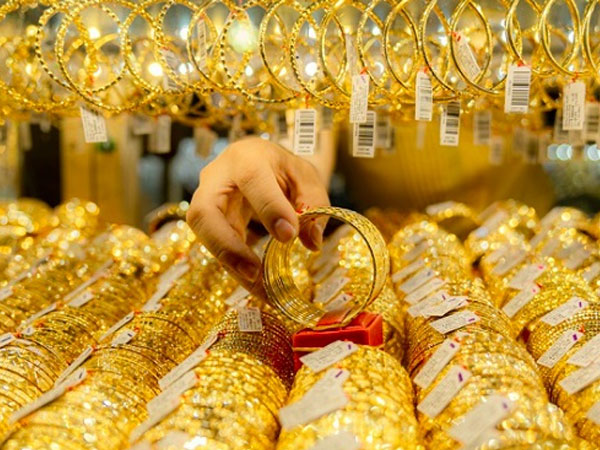 Giá vàng giảm, đại gia bán ồ ạt 4 tấn vàng