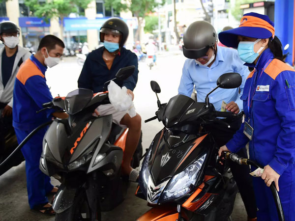 Giá xăng có quay đầu giảm sau 4 lần tăng liên tiếp?