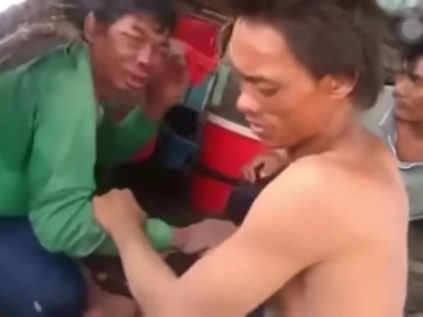 Vụ hành hạ hai ngư dân trên tàu cá: Cha nuôi nạn nhân tiết lộ thông tin bất ngờ