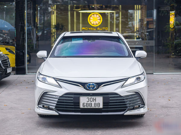 Toyota Camry biển tứ quý 8 'hét' giá gần 3 tỷ tại Hà Nội