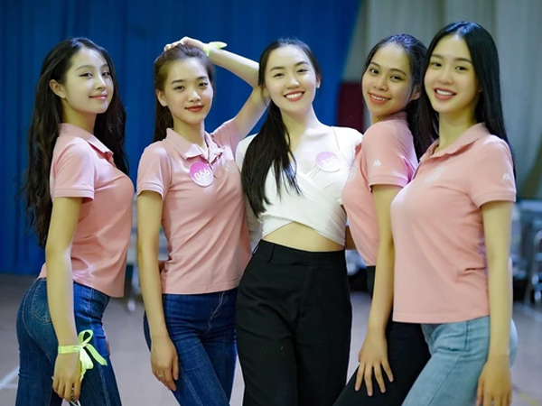 Khoảnh khắc đời thường của thí sinh Hoa hậu Việt Nam