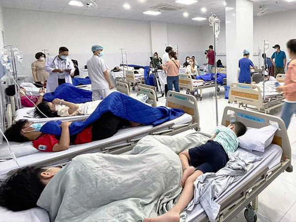 Hàng trăm HS Ischool Nha Trang nhập viện ‘khả năng do nhiễm khuẩn Salmonella’