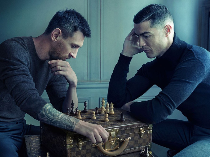 Sự thật gây sốc đằng sau bức ảnh thế kỷ của Ronaldo và Messi