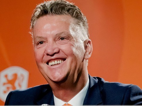 Chuyện chưa kể về Van Gaal: 25 lần xạ trị, ngồi xe lăn, đối mặt tử thần vẫn quyết vô địch World Cup