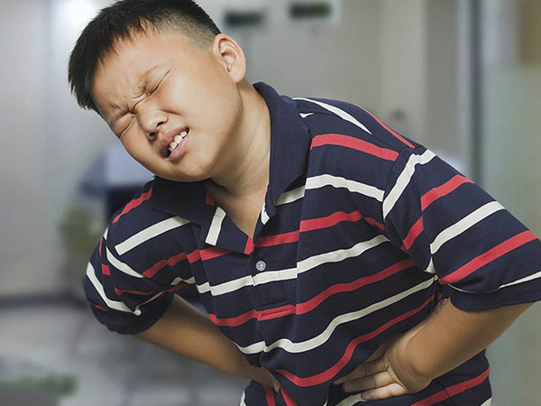 Bé trai Hà Nội nhập viện sau 3 ngày hoa mắt, chóng mặt, da xanh nhợt, bố mẹ choáng váng khi nhận kết quả nội soi