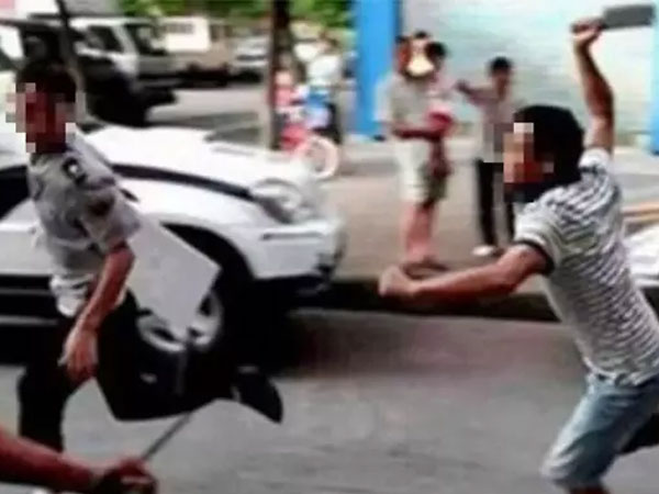 Cụ ông chém bạn nhậu trọng thương vì bán chó 80k chỉ trả 75k