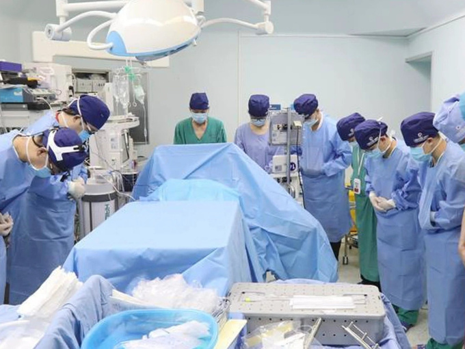 Vợ qua đời ngay trong ngày đoàn tụ với chồng sau 3 năm xa cách, hành động sau đó càng khiến triệu dân mạng cảm động