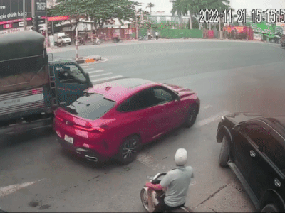 Sang đường lơ ngơ, xe BMW X6 bị ô tô tải đâm rụng gương
