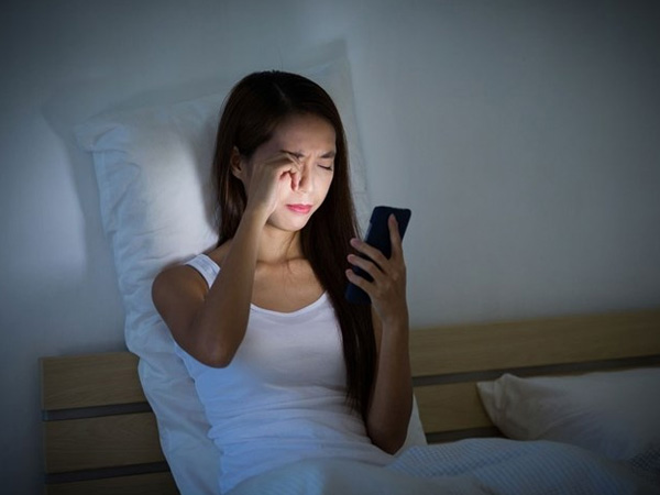Thời điểm nguy hiểm nhất trong ngày không nên dùng điện thoại: Làm hỏng võng mạc, suy giảm trí nhớ, gây trầm cảm