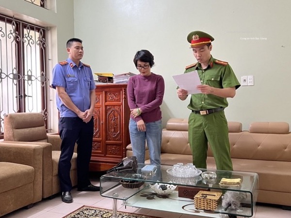Làm giả hồ sơ dự thầu, chủ tịch thị trấn và lãnh đạo doanh nghiệp bị khởi tố