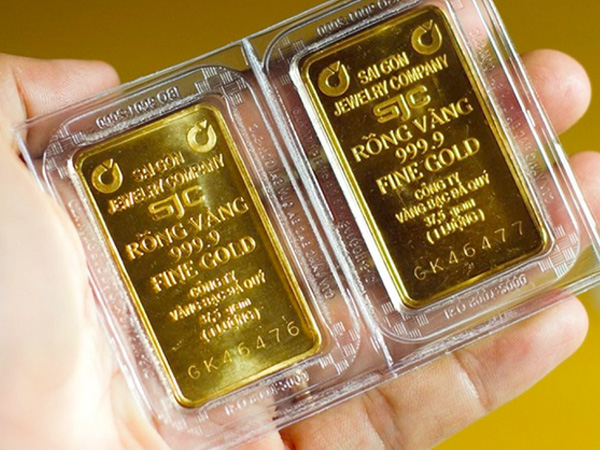 Giá vàng tiếp tục lao dốc, nhà đầu tư có nên mua vào?