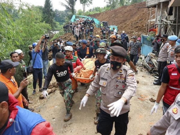 Động đất ở Indonesia: Số người thiệt mạng tăng 'sốc', nhiều nạn nhân là trẻ em đang đi học