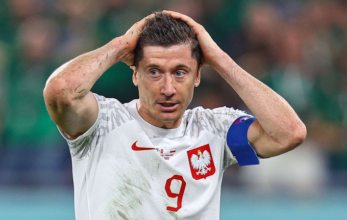 Lewandowski đá hỏng phạt đền, Ba Lan chia điểm Mexico