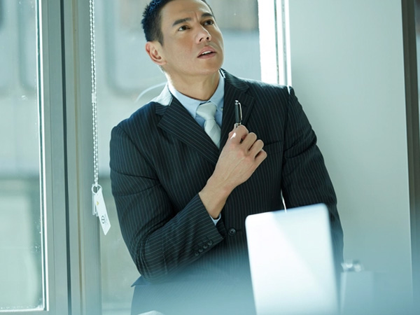 Bất ngờ gặp lại sếp cũ, tôi lặng người khi thấy anh mặc bộ đồ bảo vệ