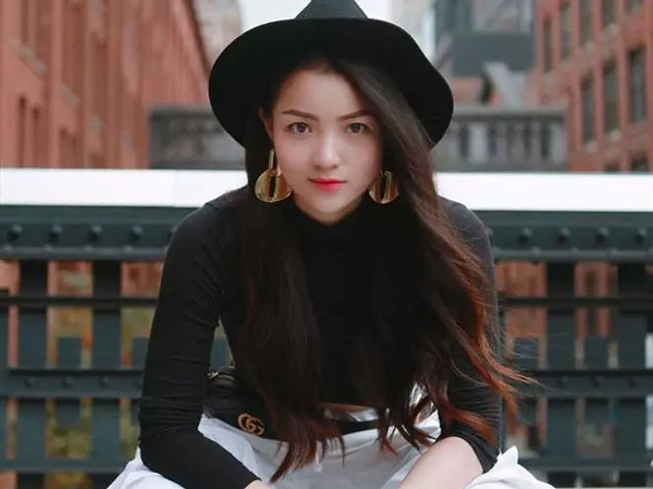 Ngỡ ngàng nhan sắc hot girl đời đầu Thủy Top khi bị quay lén