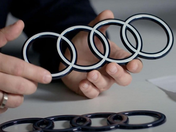 Audi ra mắt logo 2D đen trắng - triết lý càng đơn giản càng đẹp