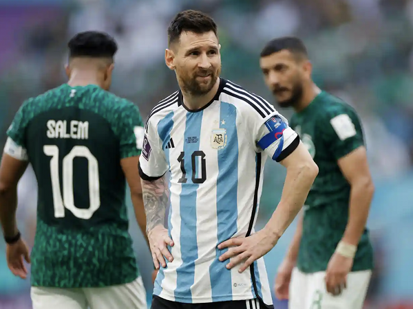 Messi và đồng đội phải phá lệ sau trận thua Saudi Arabia